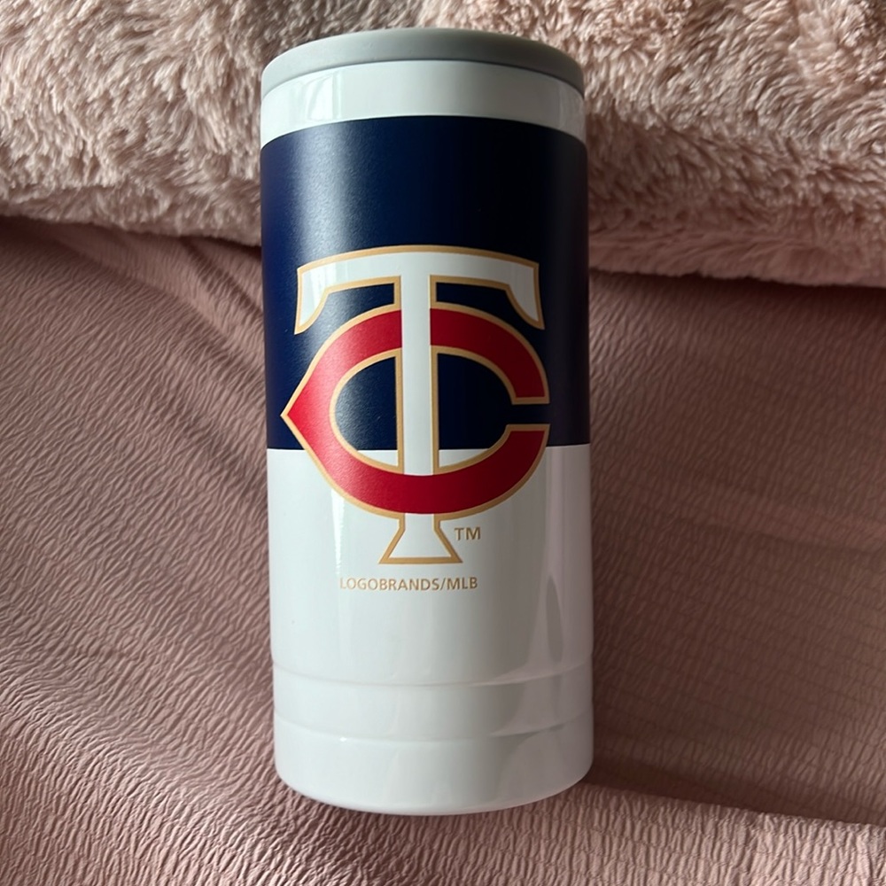 MN Twins 12 oz Slim Can Cooler . NWT